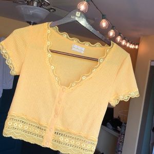 UO Darcy Lace Trim Button-Up Ribbed Cropped Top